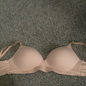 Incredible by VS padded no wire bra 34DD